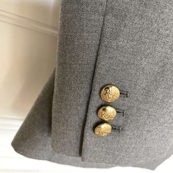 Banana Republic Grey Boyfriend Blazer (size 6) - Picture 4 of 8